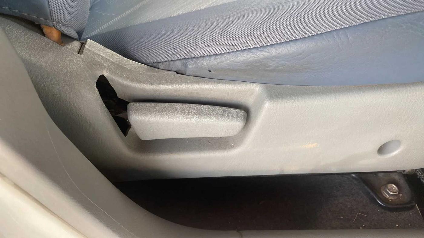 2013 Maruti Alto K10 LXI, Petrol, Manual, 18,139 km, Driver Side Adjustment Panel