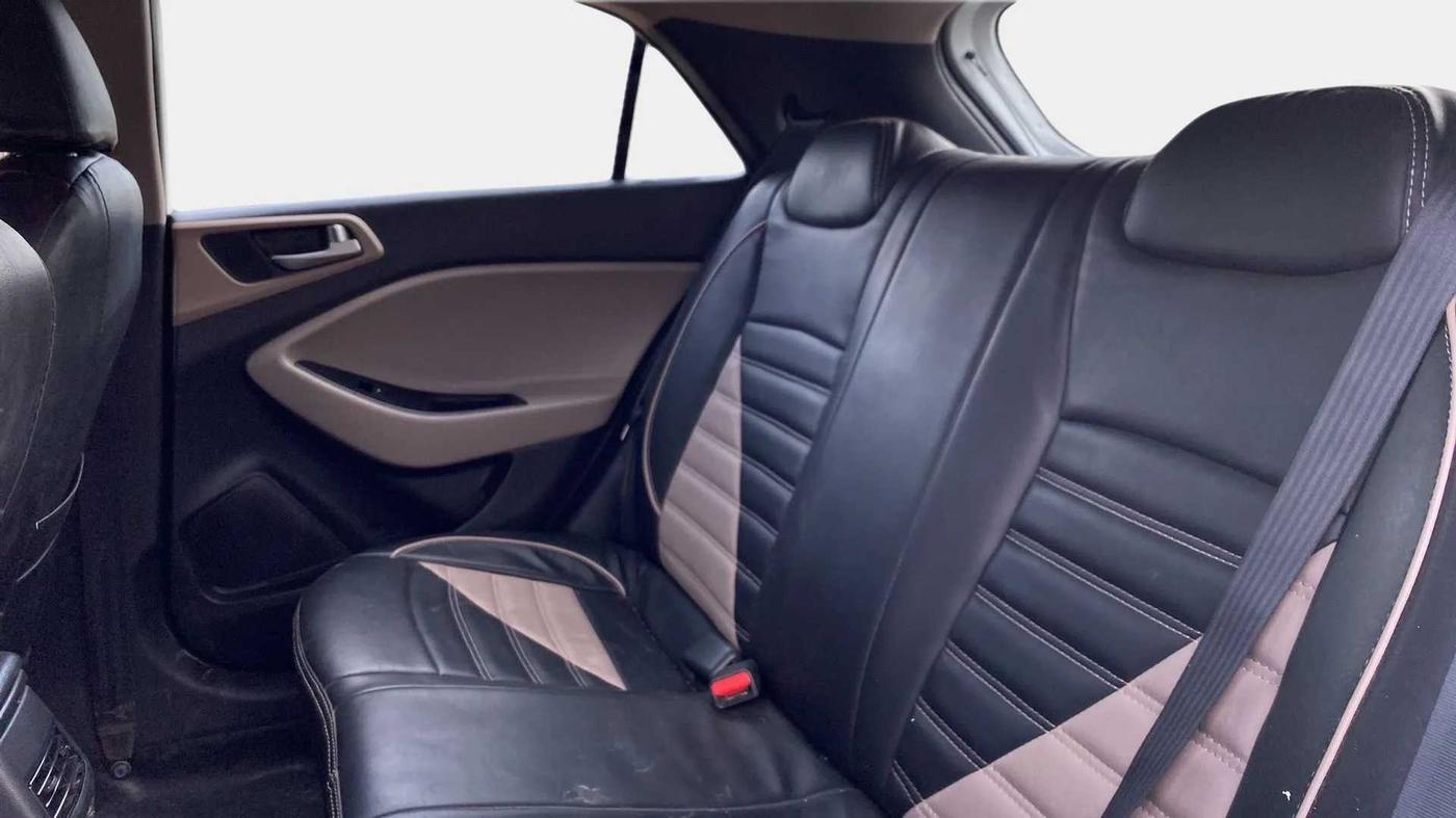 2020 Hyundai Elite i20 SPORTZ PLUS 1.2, Petrol, Manual, 17,871 km, Right Side Rear Door Cabin
