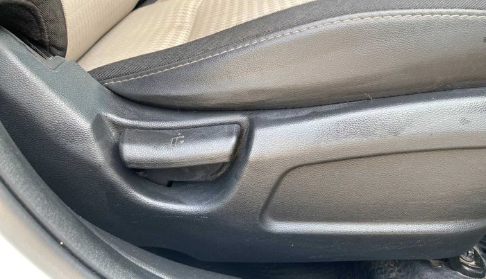 2019 Hyundai Elite i20 MAGNA PLUS 1.2, Petrol, Manual, 55,991 km, Driver Side Adjustment Panel