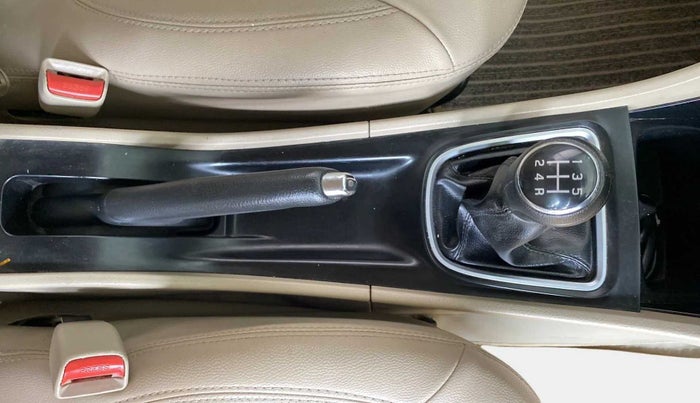 2016 Maruti Ciaz ZDI SHVS, Diesel, Manual, 79,630 km, Gear Lever