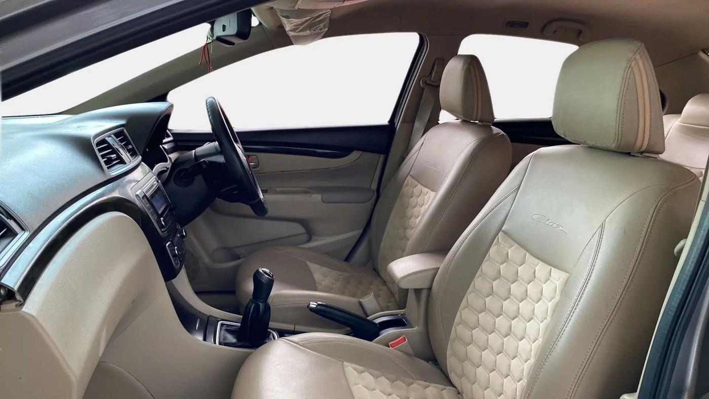 2016 Maruti Ciaz ZDI SHVS, Diesel, Manual, 79,630 km, Right Side Front Door Cabin