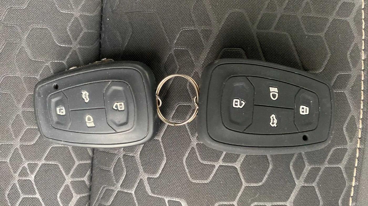 2021 Tata ALTROZ XZ PETROL, Petrol, Manual, 26,856 km, Key Close Up
