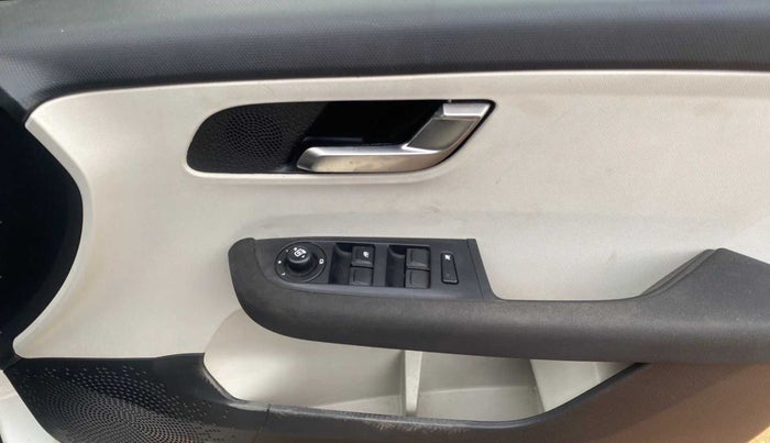 2021 Tata ALTROZ XZ PETROL, Petrol, Manual, 26,856 km, Driver Side Door Panels Control