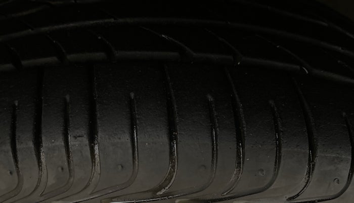 2018 Toyota YARIS V MT, Petrol, Manual, 53,957 km, Left Front Tyre Tread