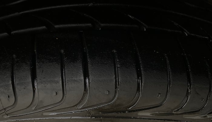 2018 Toyota YARIS V MT, Petrol, Manual, 53,957 km, Right Front Tyre Tread