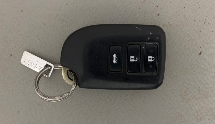 2018 Toyota YARIS V MT, Petrol, Manual, 53,957 km, Key Close Up