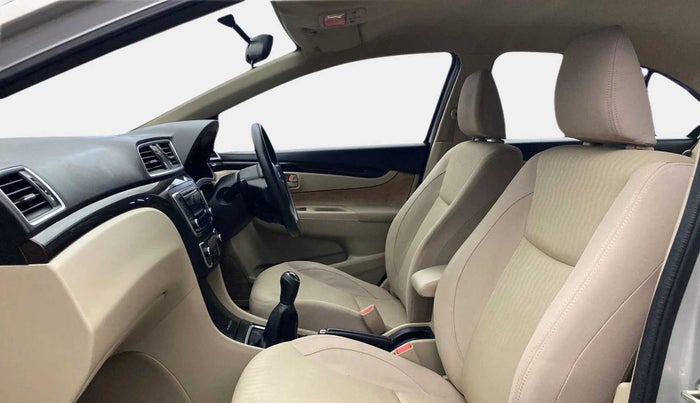 2014 Maruti Ciaz VXI+, Petrol, Manual, 39,298 km, Right Side Front Door Cabin