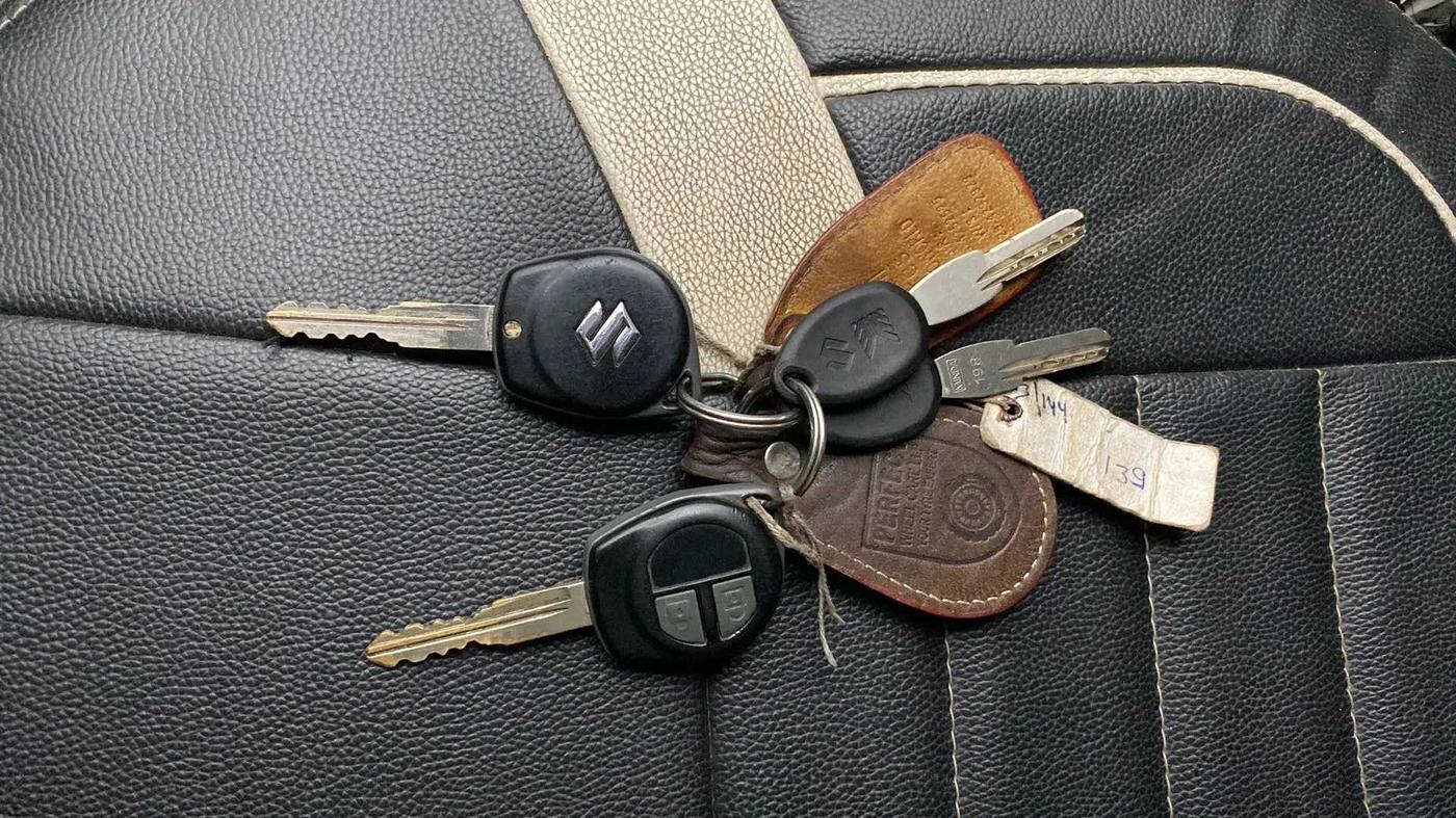 2017 Maruti Swift LXI (O), Petrol, Manual, 61,582 km, Key Close Up
