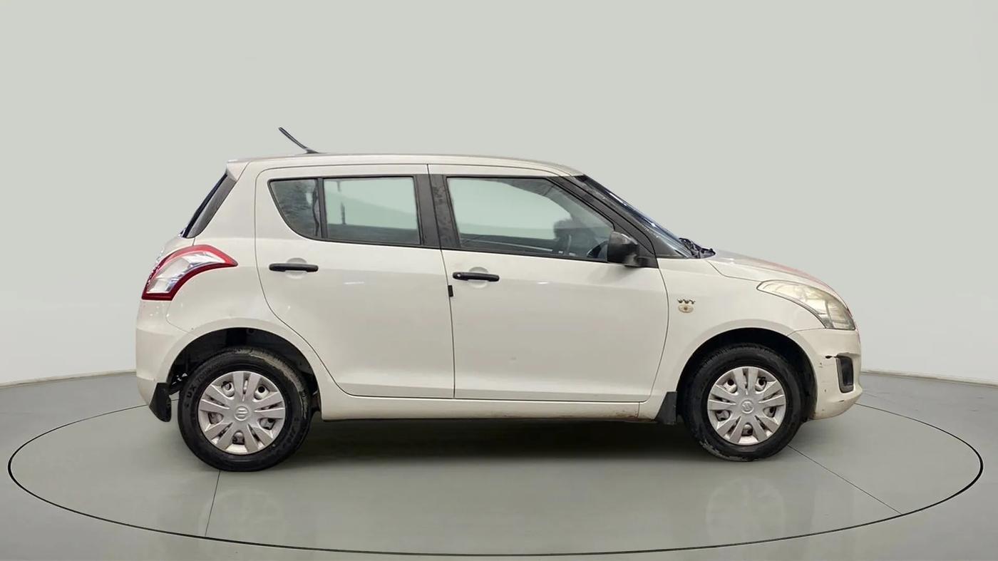 2017 Maruti Swift LXI (O), Petrol, Manual, 61,582 km, Right Side View