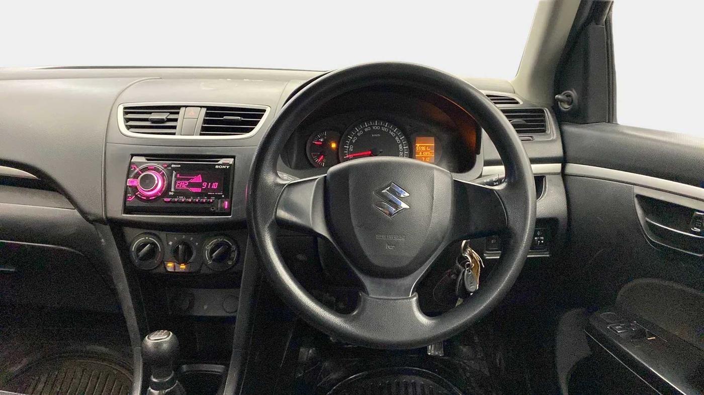 2017 Maruti Swift LXI (O), Petrol, Manual, 61,582 km, Steering Wheel Close Up