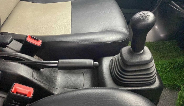 2018 Maruti Eeco 7 STR, Petrol, Manual, 25,745 km, Gear Lever