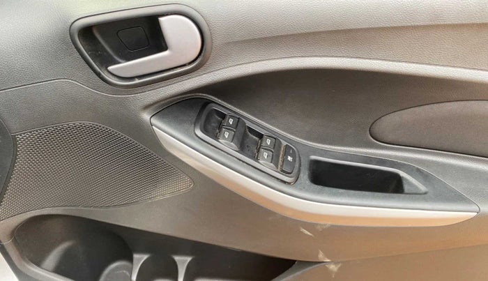 2018 Ford FREESTYLE TREND 1.2 PETROL, Petrol, Manual, 37,838 km, Driver Side Door Panels Control