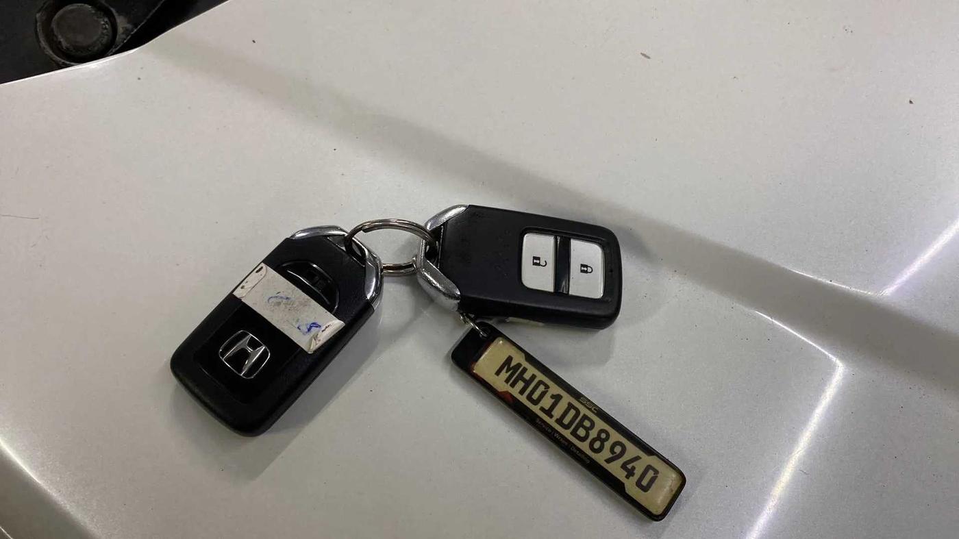 2018 Honda WR-V 1.5L I-DTEC VX MT, Diesel, Manual, 1,01,055 km, Key Close Up