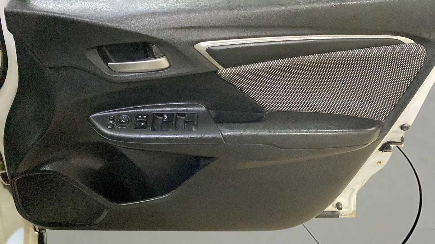 2018 Honda WR-V 1.5L I-DTEC VX MT, Diesel, Manual, 1,01,055 km, Driver Side Door Panels Control
