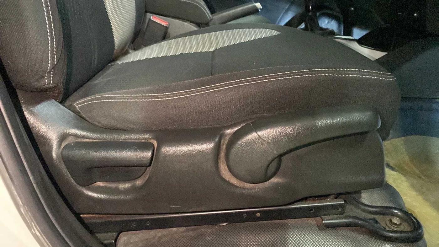 2018 Honda WR-V 1.5L I-DTEC VX MT, Diesel, Manual, 1,01,055 km, Driver Side Adjustment Panel