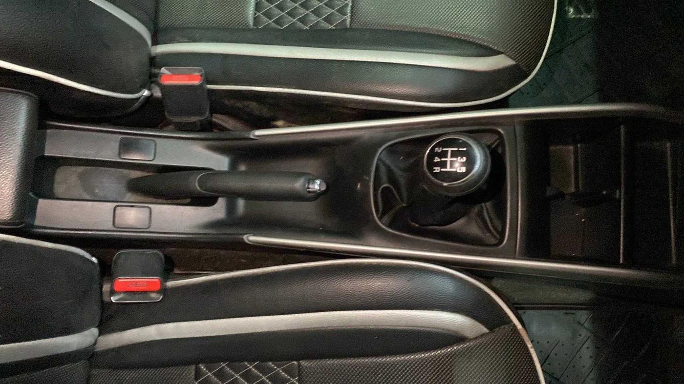 2017 Maruti Baleno ZETA PETROL 1.2, Petrol, Manual, 94,021 km, Gear Lever