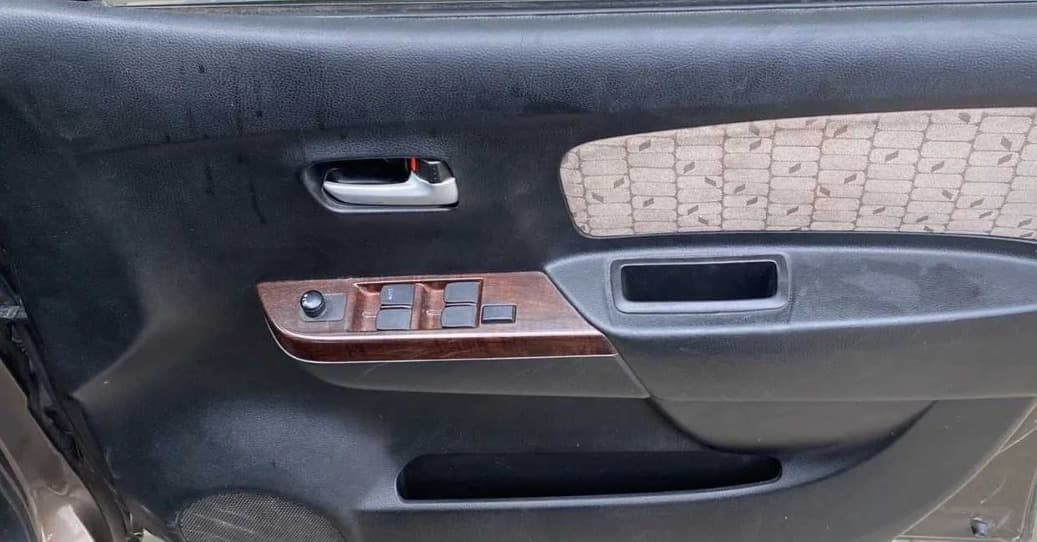 2015 Maruti Wagon R 1.0 VXI, Petrol, Manual, 49,070 km, Driver Side Door Panels Control