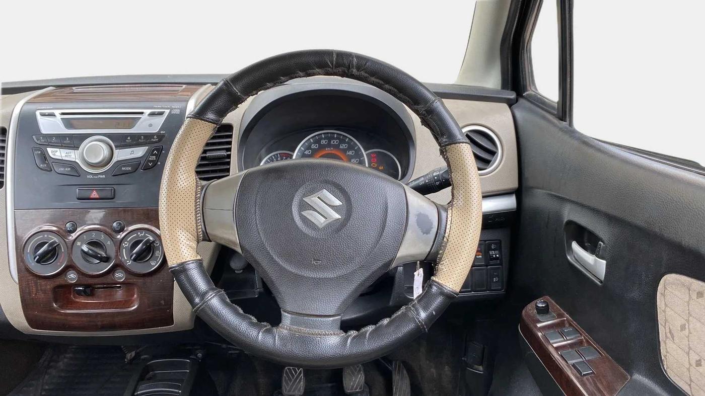 2015 Maruti Wagon R 1.0 VXI, Petrol, Manual, 49,070 km, Steering Wheel Close Up
