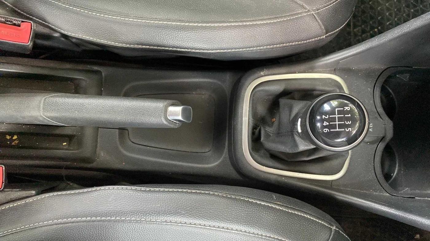 2021 Volkswagen Polo HIGHLINE 1.0L, Petrol, Manual, 70,445 km, Gear Lever