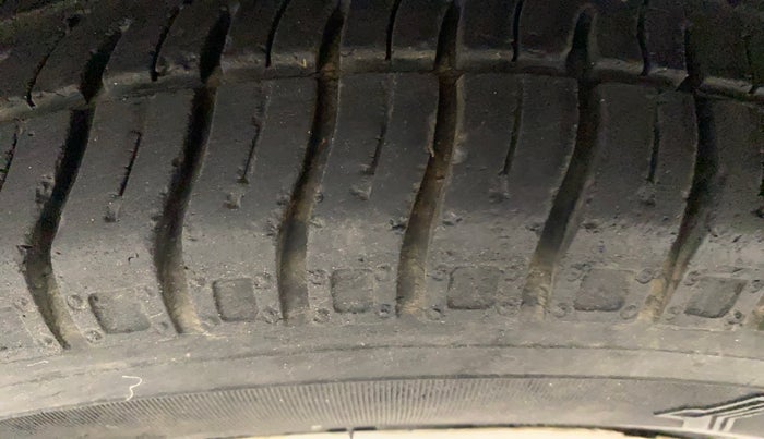 2017 Maruti Alto 800 LXI, Petrol, Manual, 23,280 km, Left Rear Tyre Tread