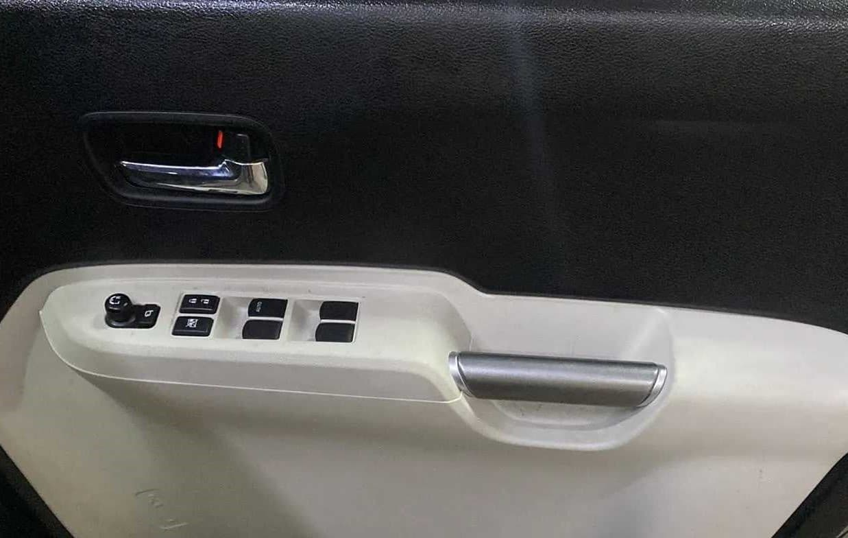 2022 Maruti IGNIS ZETA 1.2, Petrol, Manual, 6,992 km, Driver Side Door Panels Control