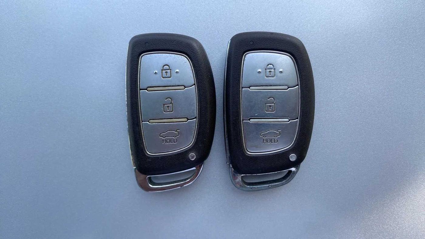 2014 Hyundai Grand i10 ASTA AT 1.2 KAPPA VTVT, Petrol, Automatic, 85,649 km, Key Close Up