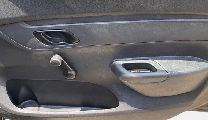 2016 Renault Kwid RXL, Petrol, Manual, 18,573 km, Driver Side Adjustment Panel