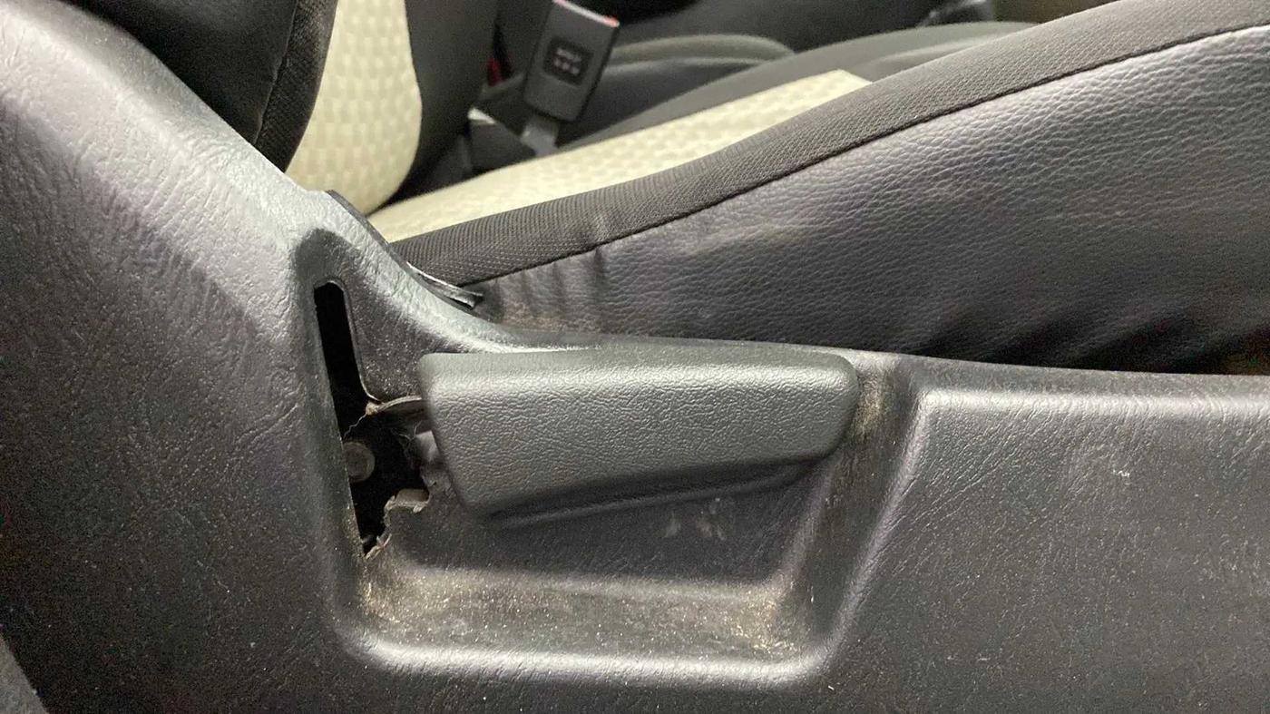2022 Maruti Alto LXI O, Petrol, Manual, 30,023 km, Driver Side Adjustment Panel
