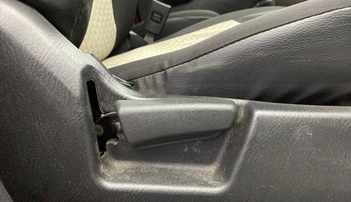 2022 Maruti Alto LXI O, Petrol, Manual, 30,023 km, Driver Side Adjustment Panel