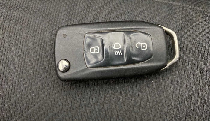 2019 Tata NEXON XM PETROL, Petrol, Manual, 59,223 km, Key Close Up