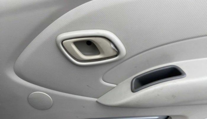 2016 Datsun Redi Go T (O), Petrol, Manual, 26,968 km, Driver Side Door Panels Control