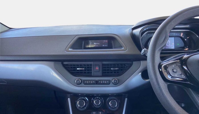 2022 Tata NEXON XMA SUNROOF PETROL, Petrol, Automatic, 31,932 km, Air Conditioner