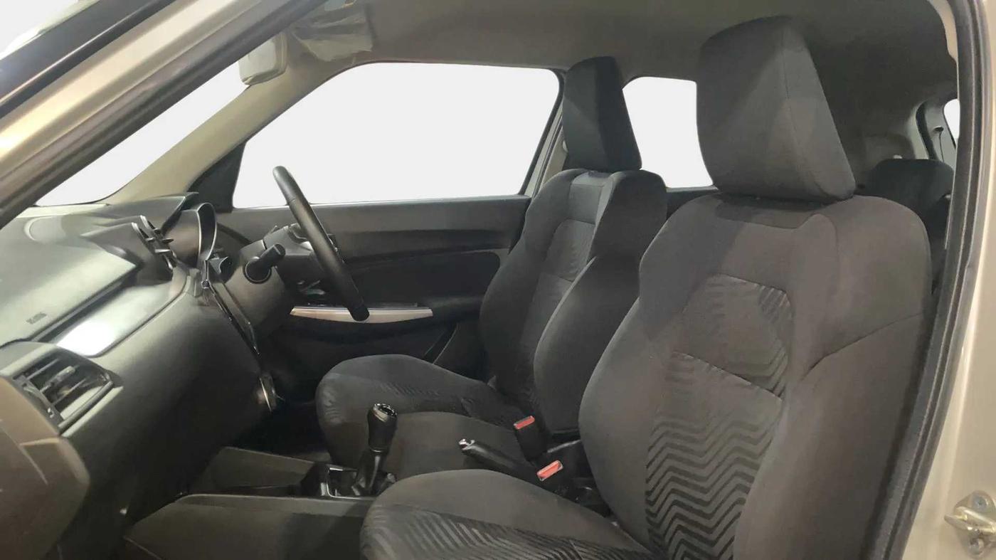 2021 Maruti Swift ZXI, Petrol, Manual, 39,153 km, Right Side Front Door Cabin