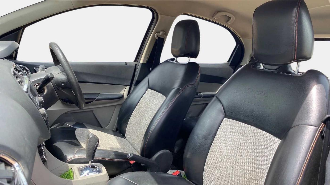 2017 Tata Tiago XZA PETROL, Petrol, Automatic, 99,757 km, Right Side Front Door Cabin
