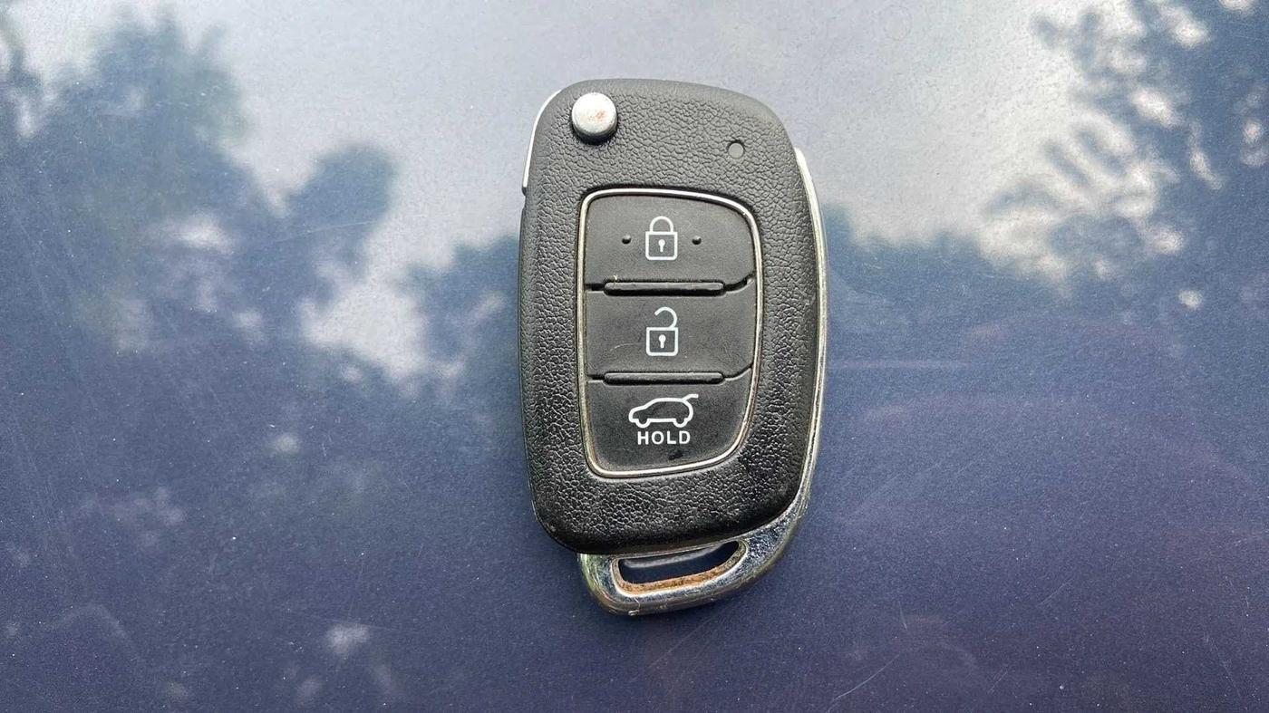 2021 Hyundai VENUE S+ 1.2, Petrol, Manual, 19,907 km, Key Close Up