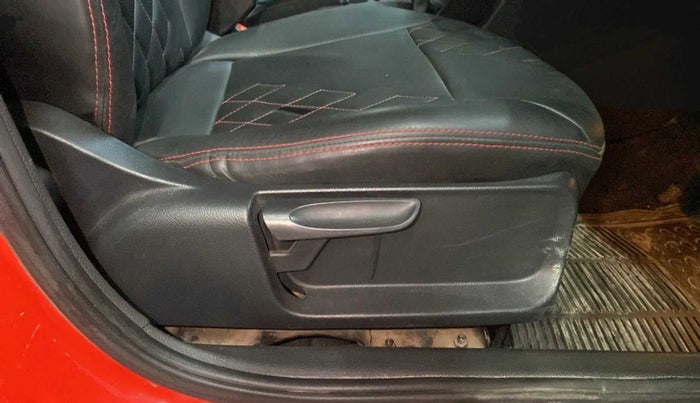 2015 Volkswagen Polo COMFORTLINE 1.2L, Petrol, Manual, 66,488 km, Driver Side Adjustment Panel