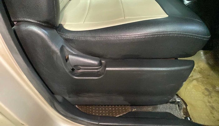 2014 Maruti Wagon R 1.0 VXI, Petrol, Manual, 42,307 km, Driver Side Adjustment Panel