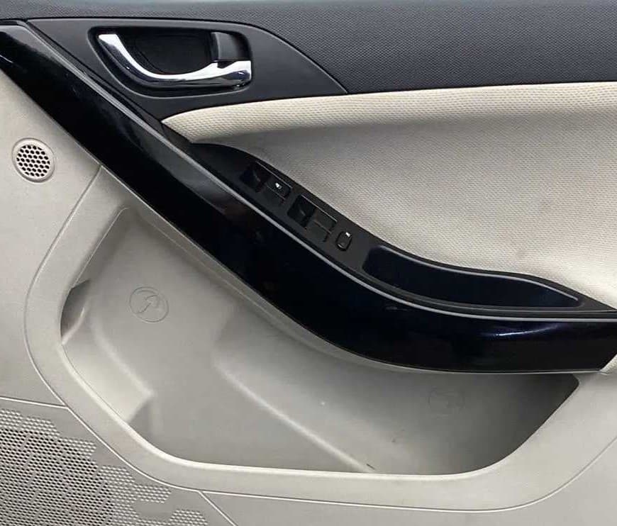 2020 Tata NEXON XZ PLUS DIESEL SUNROOF, Diesel, Manual, 25,672 km, Driver Side Door Panels Control