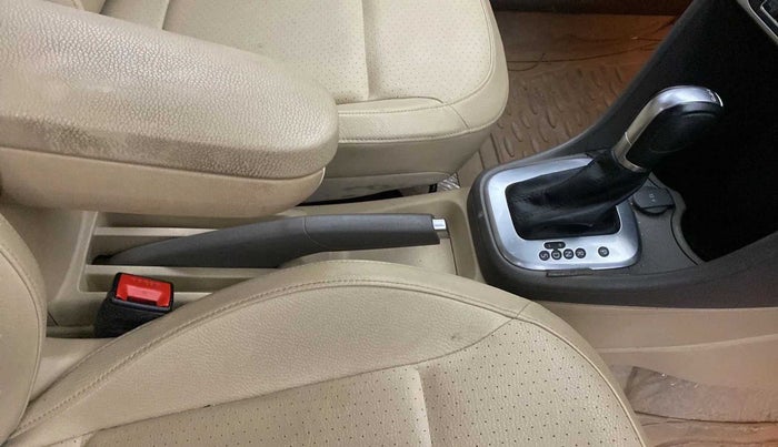 2017 Volkswagen Vento HIGHLINE PLUS 1.2 AT 16 ALLOY, Petrol, Automatic, 43,316 km, Gear Lever