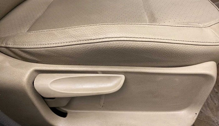 2017 Volkswagen Vento HIGHLINE PLUS 1.2 AT 16 ALLOY, Petrol, Automatic, 43,316 km, Driver Side Adjustment Panel