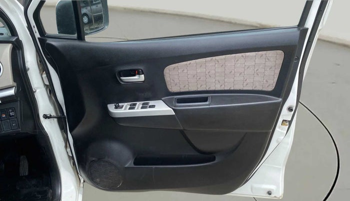 2016 Maruti Wagon R 1.0 VXI, Petrol, Manual, 78,853 km, Driver Side Door Panels Control