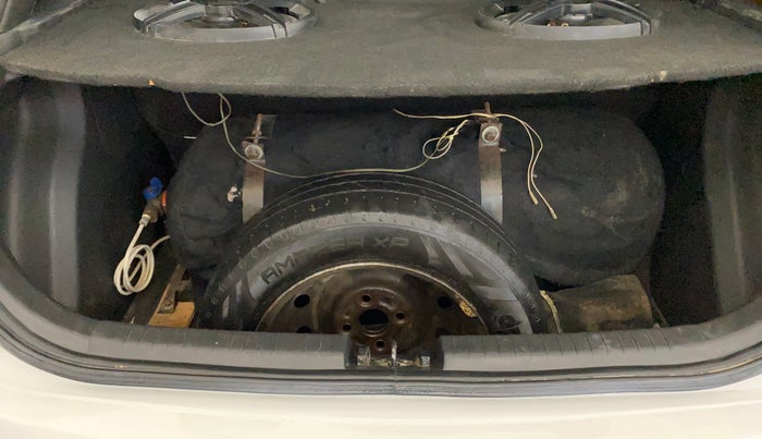 2018 Hyundai Elite i20 MAGNA EXECUTIVE 1.2, CNG, Manual, 1,42,463 km, Boot Inside