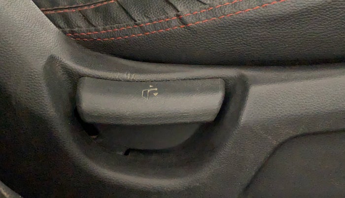 2018 Hyundai Elite i20 MAGNA EXECUTIVE 1.2, CNG, Manual, 1,42,463 km, Driver Side Adjustment Panel