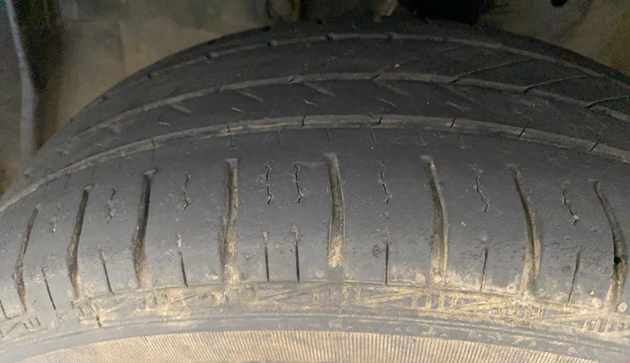 2013 Honda Amaze 1.2L I-VTEC S, Petrol, Manual, 79,335 km, Left Front Tyre Tread