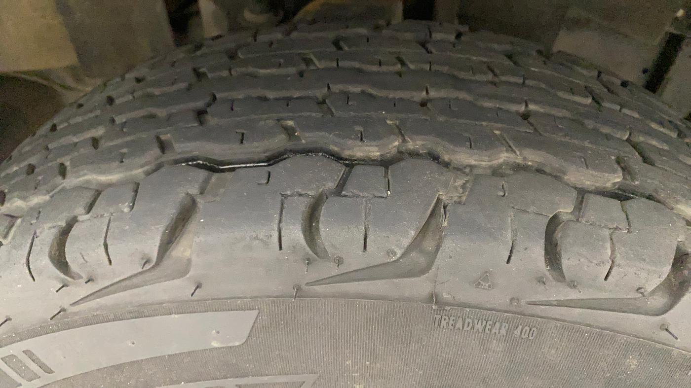 2021 Mahindra Bolero B6 (O), Diesel, Manual, 80,770 km, Right Front Tyre Tread