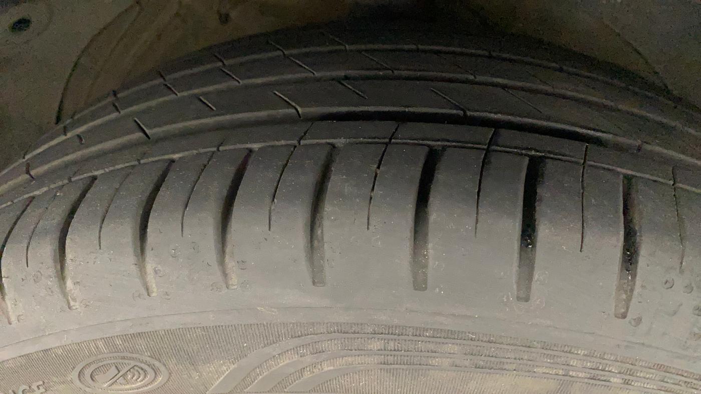 2021 MG HECTOR SHARP 1.5 PETROL CVT, Petrol, Automatic, 33,169 km, Right Front Tyre Tread