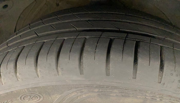 2021 MG HECTOR SHARP 1.5 PETROL CVT, Petrol, Automatic, 33,169 km, Right Front Tyre Tread