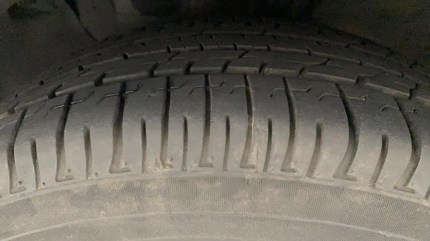 2016 Hyundai Creta SX PLUS 1.6 PETROL, Petrol, Manual, 76,804 km, Left Front Tyre Tread
