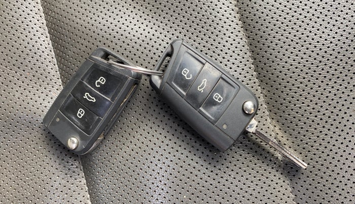 2022 Skoda KUSHAQ STYLE 1.0L TSI MT, Petrol, Manual, 45,559 km, Key Close Up