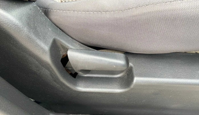 2013 Maruti Wagon R 1.0 LXI, Petrol, Manual, 49,258 km, Driver Side Adjustment Panel